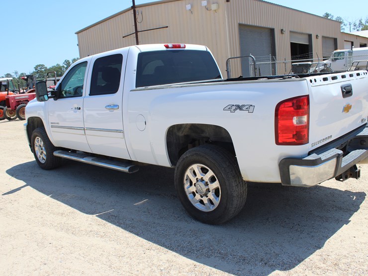 2013-chevrolet-3500hd-image-4
