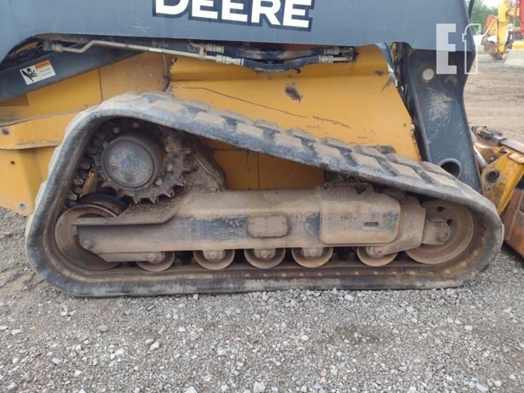 2015-deere-329e-image-27