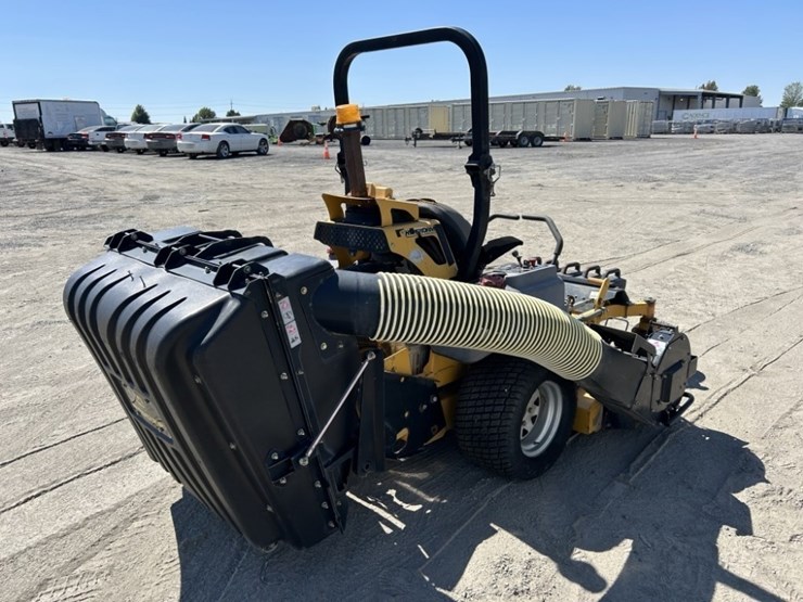 hustler-super-z-zero-turn-mower-image-5
