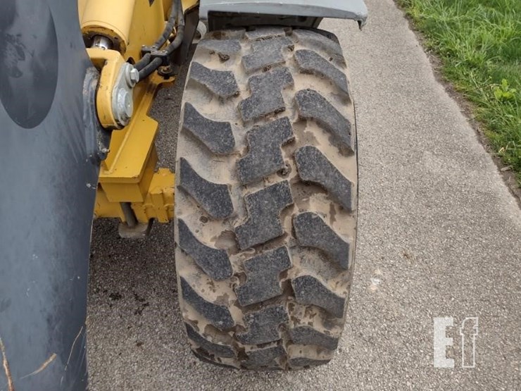 2017-deere-244kii-image-17