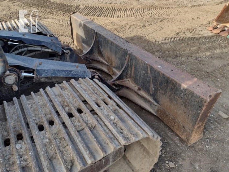2010-deere-120d-image-23