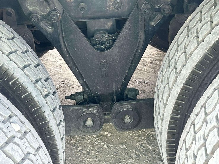 2016-kenworth-t880-image-25
