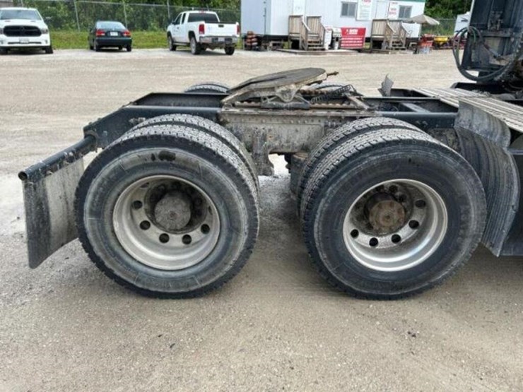 2016-volvo-t/a-hiway-tractor---sleeper-4v4nc9eh7gn-image-46