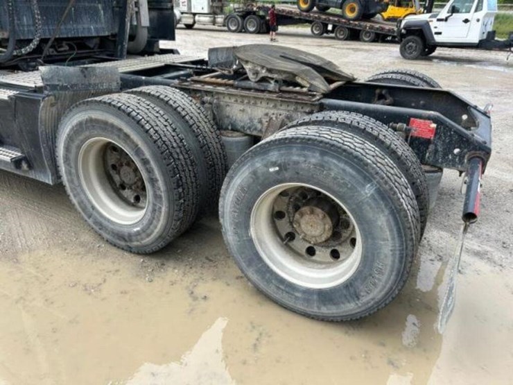 2016-volvo-t/a-hiway-tractor---sleeper-4v4nc9eh7gn-image-43