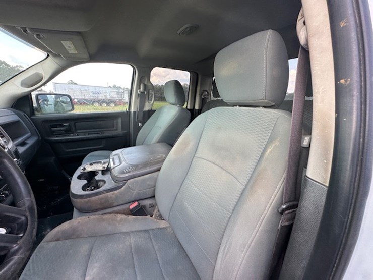 2015-dodge-1500-image-30