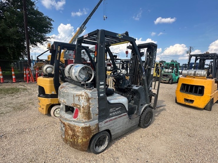 #2074-•-nissan-forklift-image-5