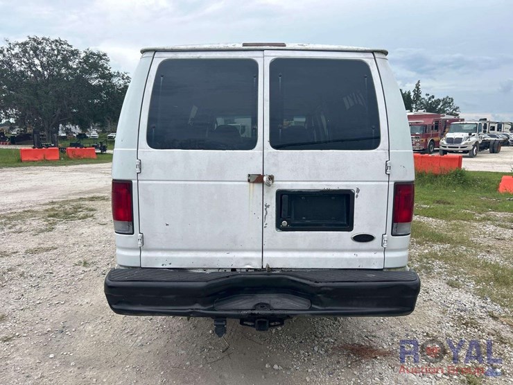 2005-ford-cargo-image-27