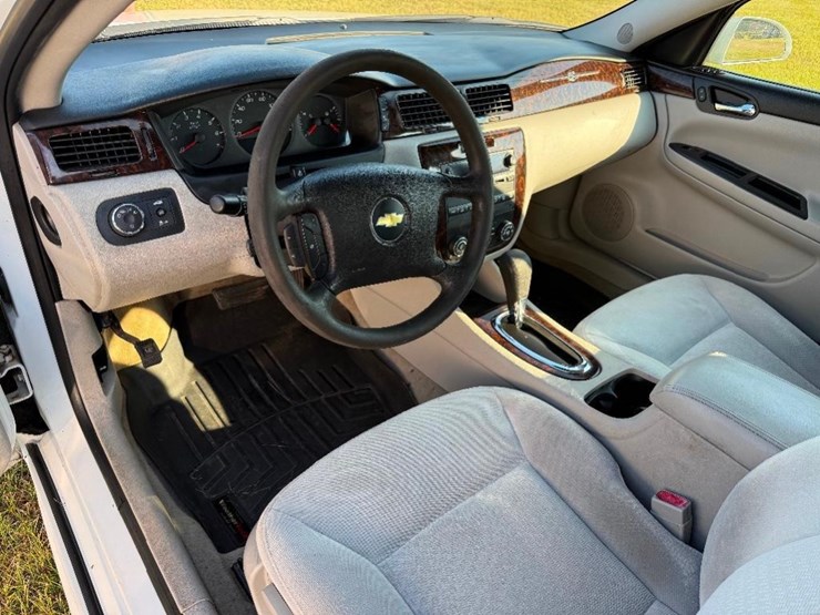 2012-chevrolet-impala-**salvage-title,-actual-image-12