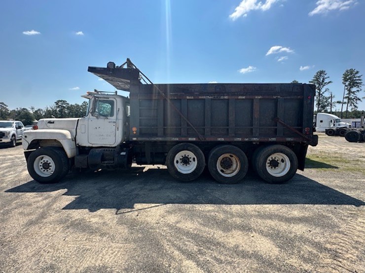 1978-mack-r686-image-5