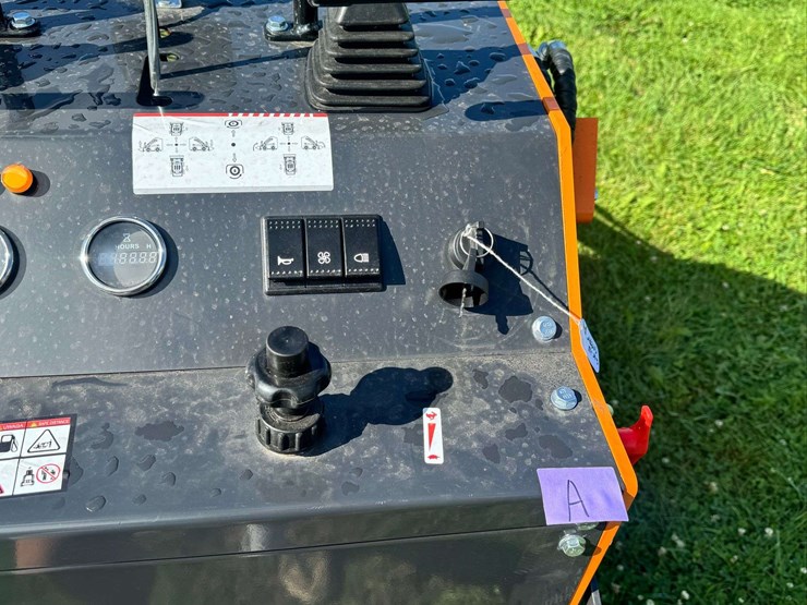 landhero-ldh-t460-mini-skid-steer-loader,-23-hp...-unused-image-9