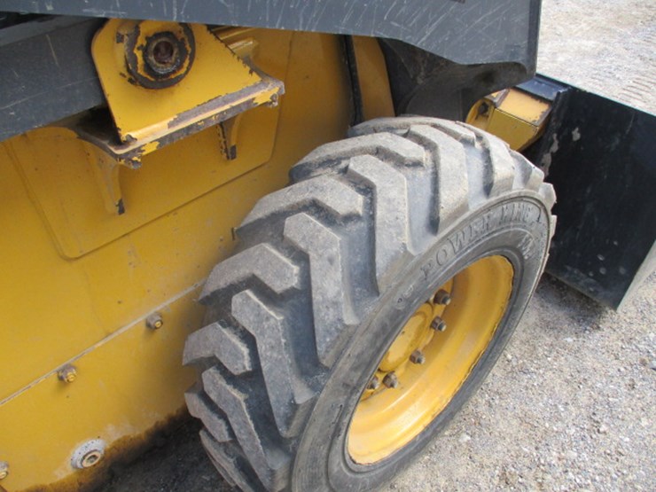 deere-318g-image-16