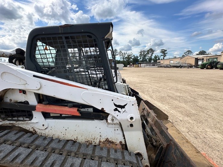 2015-bobcat-t750-image-24