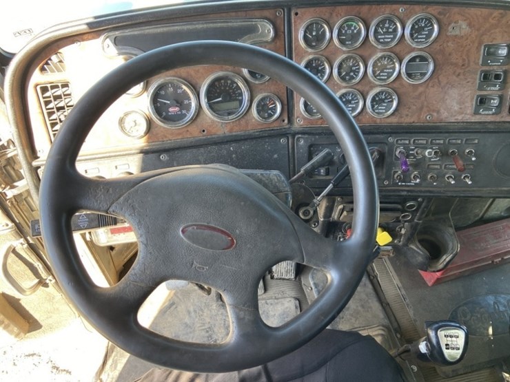 2004-peterbilt-378-image-12