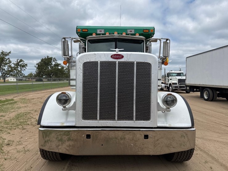 2013-peterbilt-388-image-3