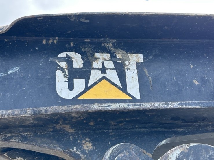 2016-caterpillar-545d-image-11