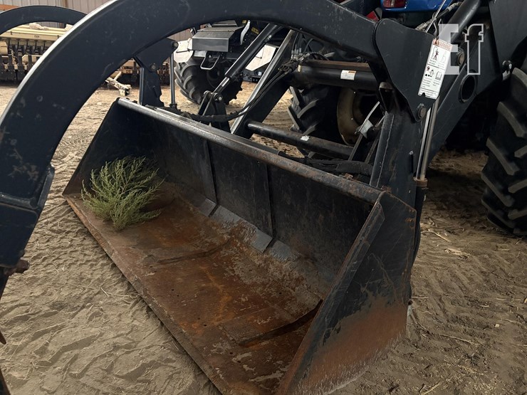 new-holland-tv140-image-16