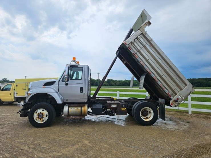 #318-•-2013-ih-7000-work-star-dump-truck-image-18