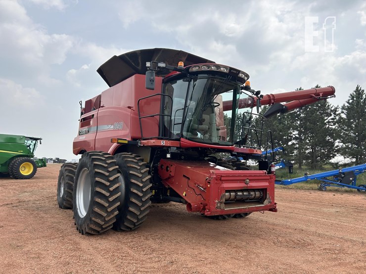 2015-case-ih-8240-image-1