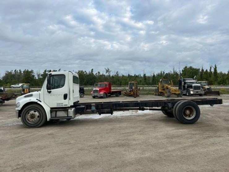 2006-freightliner-business-class-m2-106-image-6