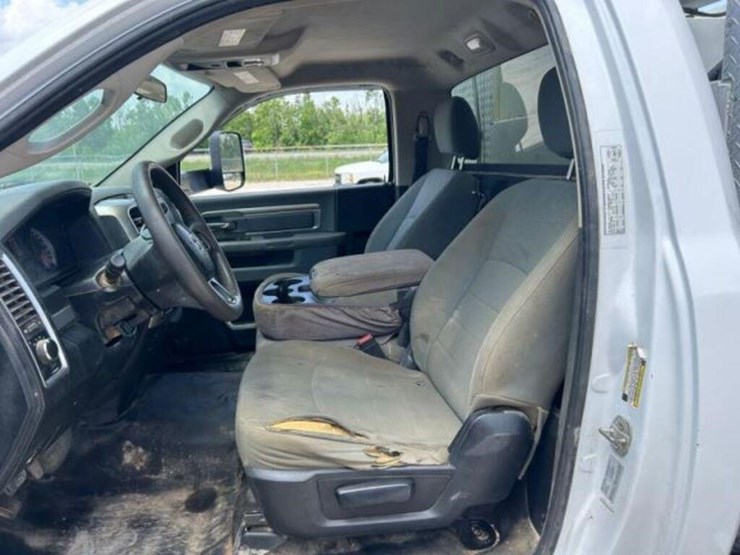 2015-dodge-ram-5500hd-image-15