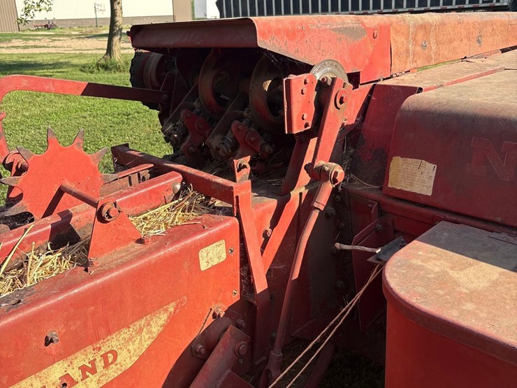 new-holland-275-image-17