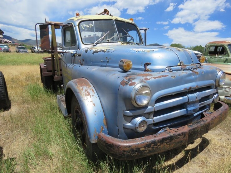 1952-dodge-b-3-ta-142-truck-with-boom-and-winch-image-1