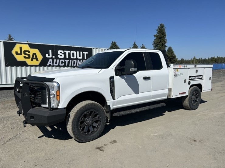 2023-ford-f250-xl-image-1