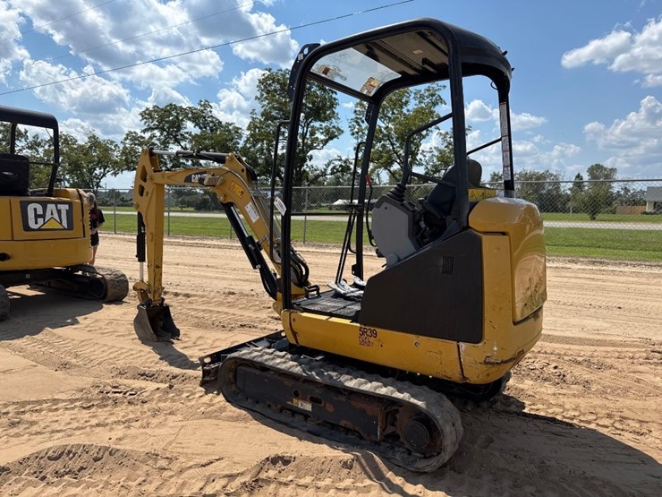 2018-caterpillar-301.7d-image-8