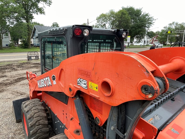 2016-kubota-ssv75-image-23