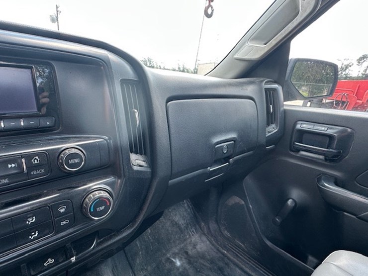 2014-chevrolet-silverado-image-32