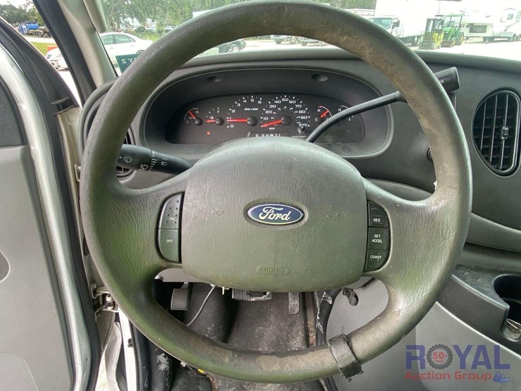 2006-ford-e350-image-13