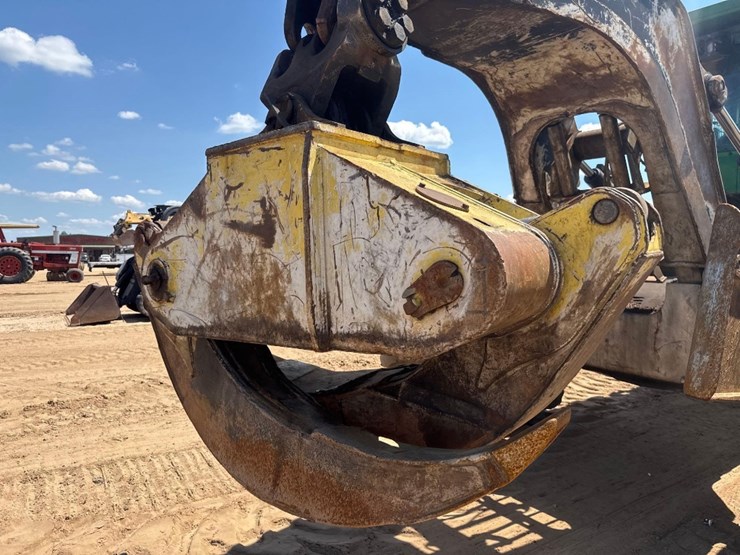 2010-deere-648h-image-13