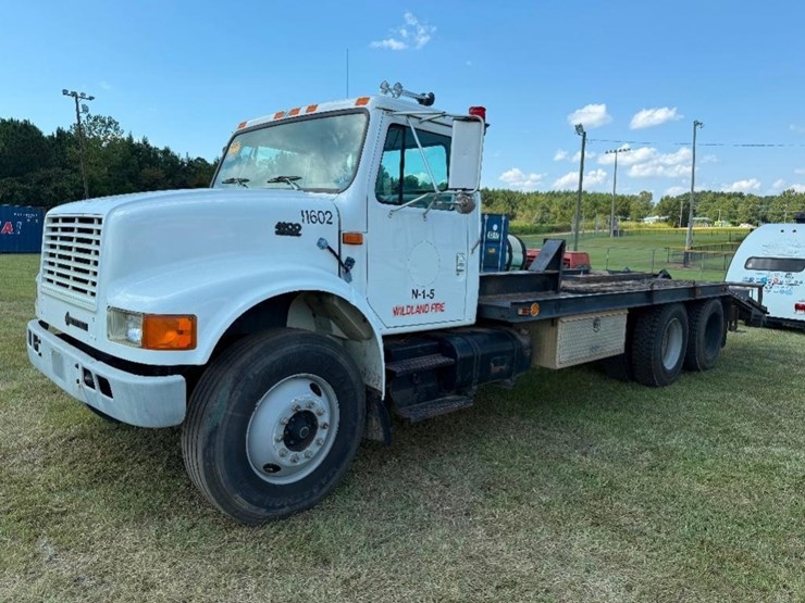 1996-international-4900-flatbed-truck-image-3