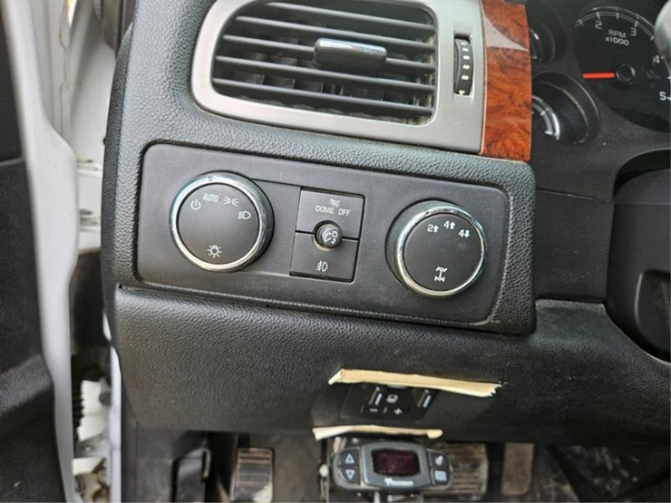 2011-gmc-3500-image-26