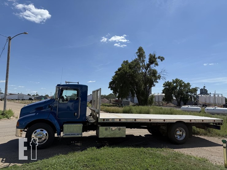 2005-kenworth-t300-image-10