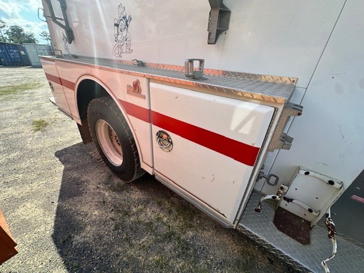 1983-ford-7000-image-22