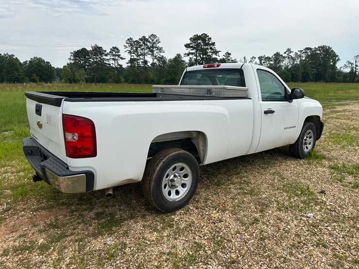 2013-chevrolet-silverado-image-3
