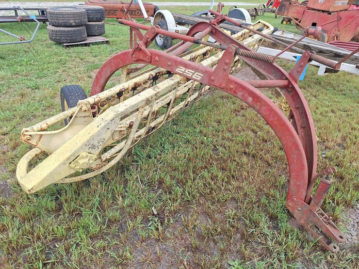 new-holland-256-image-2