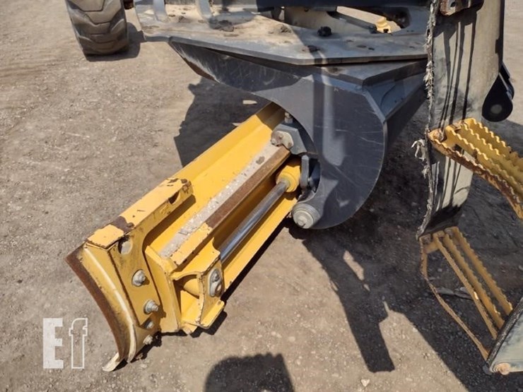 2020-deere-670gp-image-32