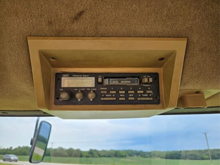 john-deere-8200-image-36