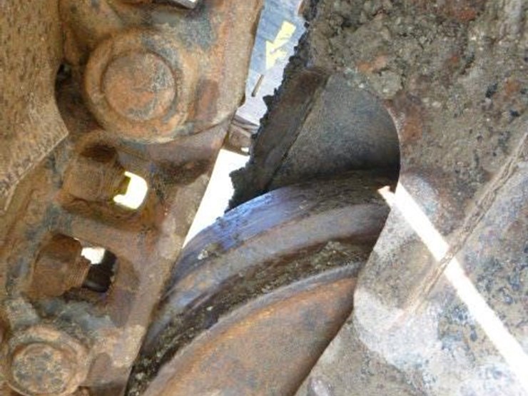 2011-deere-225d-lc-image-21