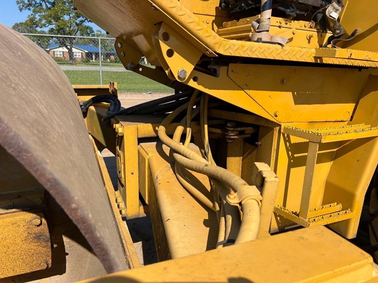 caterpillar-cs-563-image-11