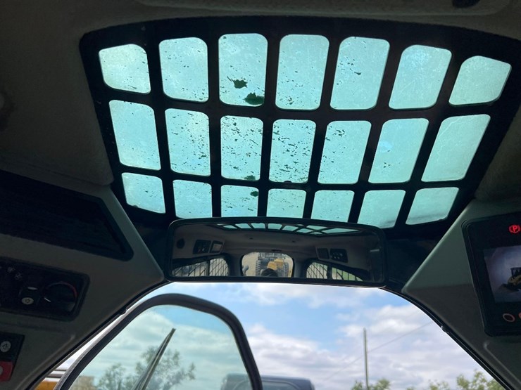 2019-caterpillar-239d-image-28