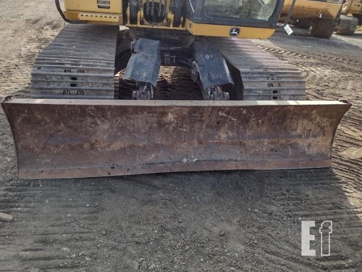 2010-deere-120d-image-20