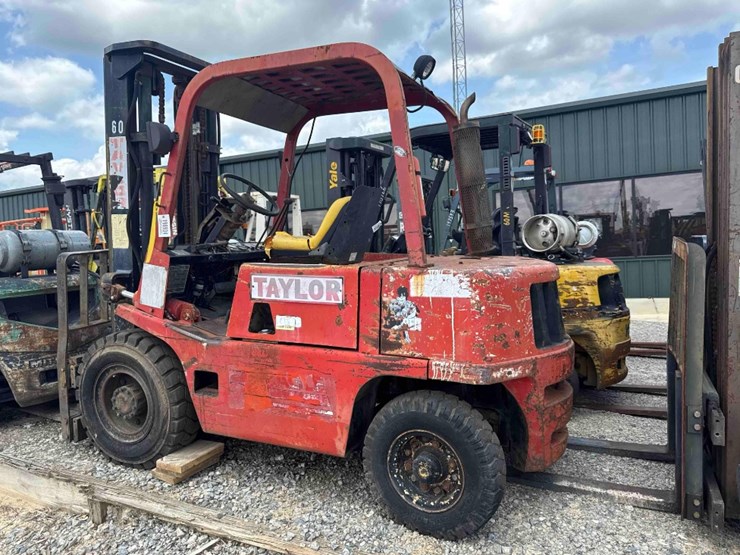 taylor-tdf-60s-straight-mast-forklift-image-4
