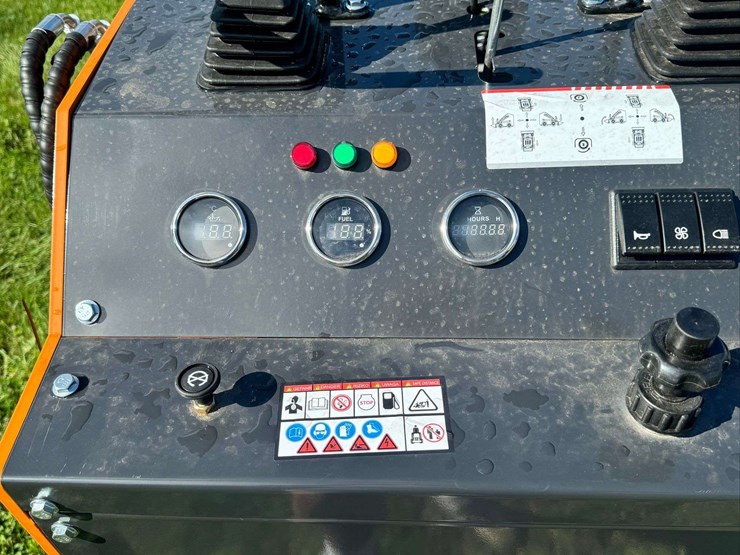 landhero-ldh-t460-mini-skid-steer-loader,-23-hp...-unused-image-8