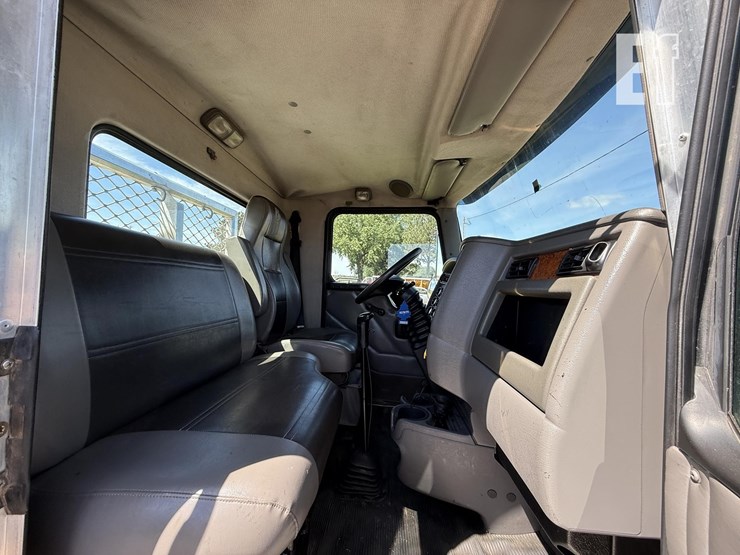 2005-kenworth-t300-image-28
