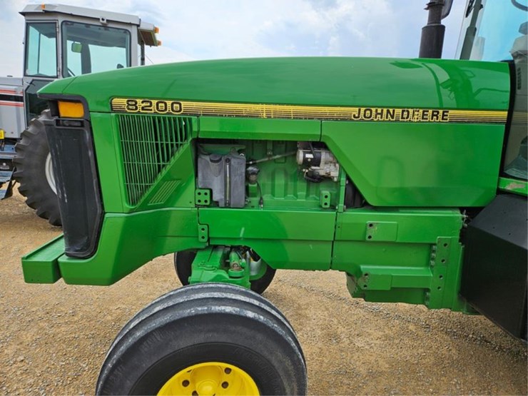 john-deere-8200-image-13