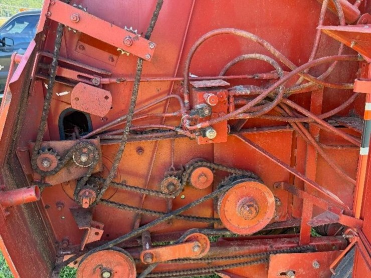 heston-555t-round-hay-baler-(one-owner)-image-12