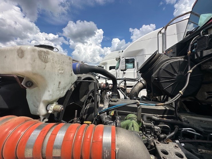 2008-peterbilt-335-image-60